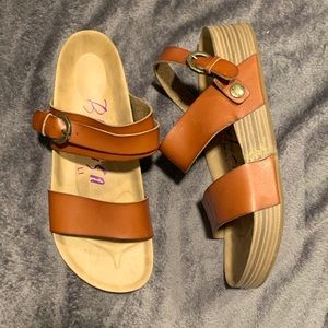 Blowfish chunky adjustable strap platform sandal